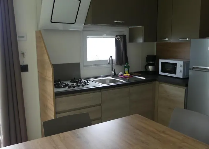 Agricampeggio Relax Maxicaravan مكان تخييم كاستيليتو دو برينزون