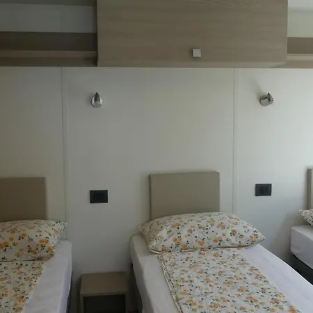 Kamp alanı Agricampeggio Relax Maxicaravan Castelletto Di Brenzone