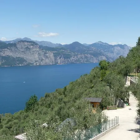 Agricampeggio Relax Maxicaravan Kamp alanı Castelletto Di Brenzone