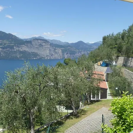 Agricampeggio Relax Maxicaravan * Castelletto Di Brenzone