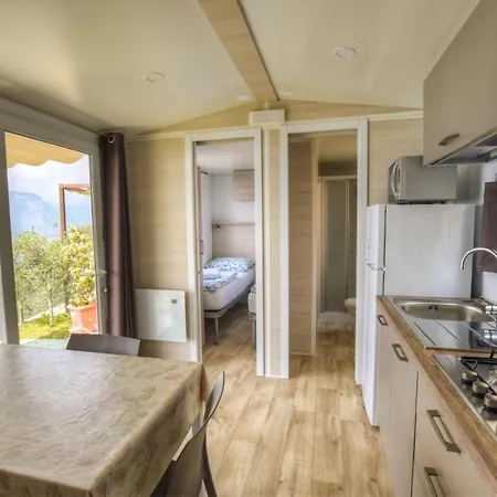 Agricampeggio Relax Maxicaravan Kamp alanı Castelletto Di Brenzone