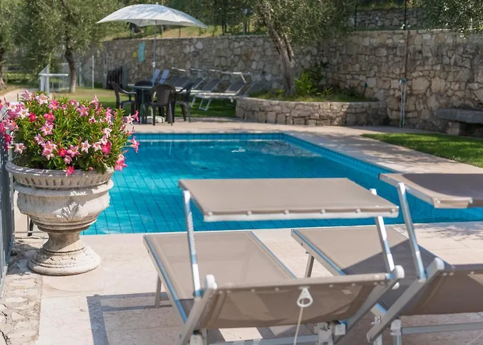 Agricampeggio Relax Maxicaravan * Castelletto Di Brenzone