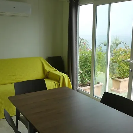 Agricampeggio Relax Maxicaravan Castelletto Di Brenzone