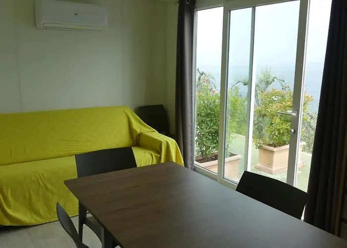 Agricampeggio Relax Maxicaravan Castelletto Di Brenzone